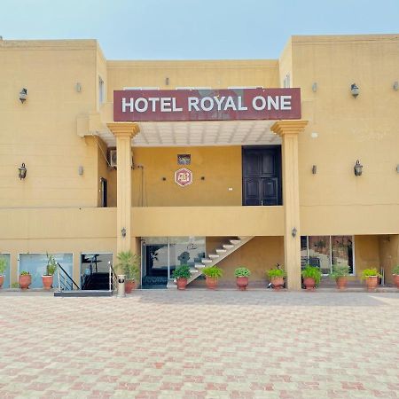 Hotel Royal One 木尔坦 外观 照片