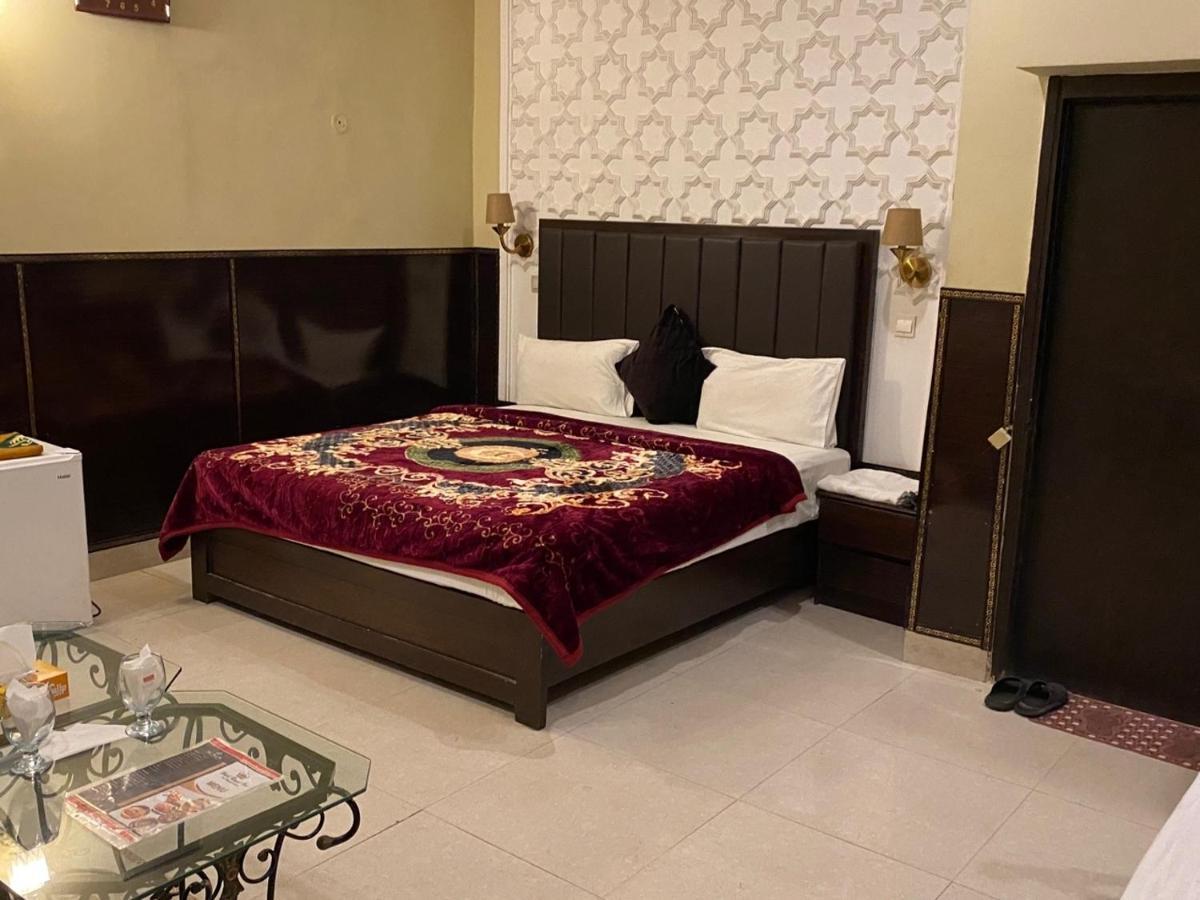Hotel Royal One 木尔坦 外观 照片