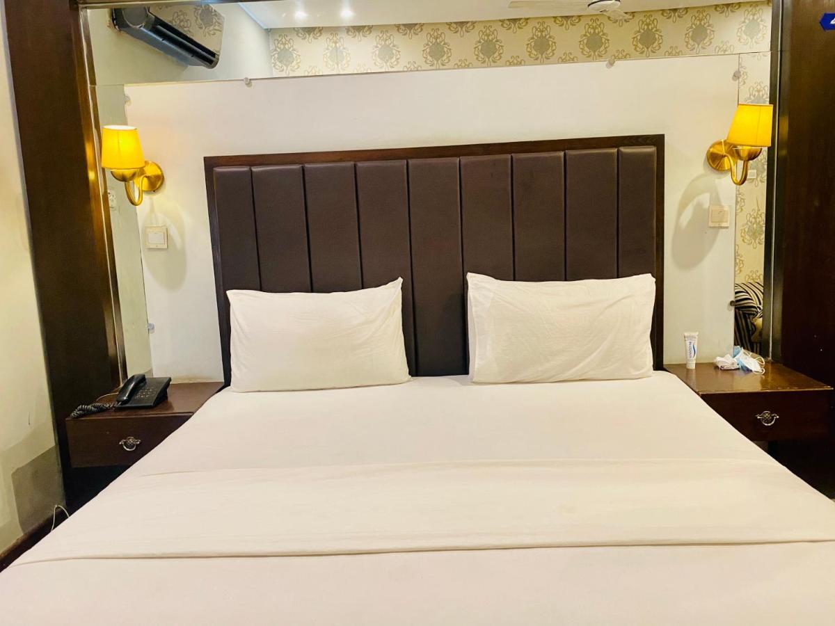 Hotel Royal One 木尔坦 外观 照片