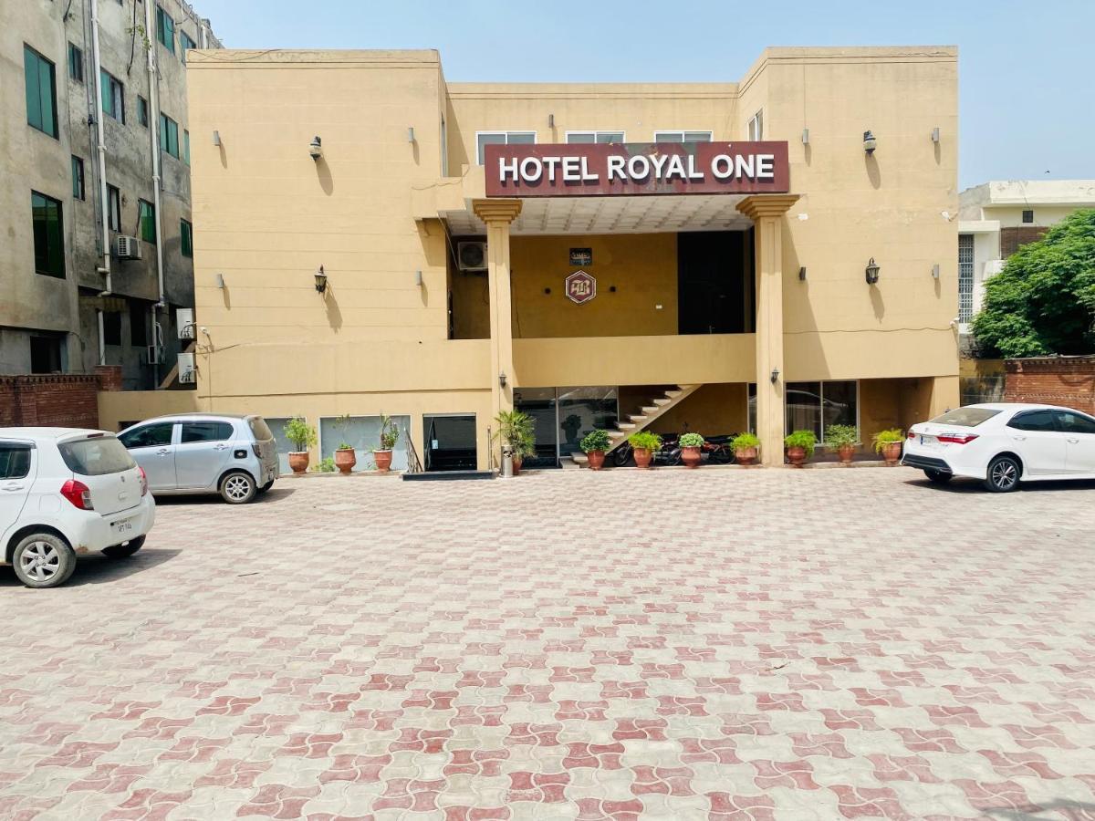 Hotel Royal One 木尔坦 外观 照片