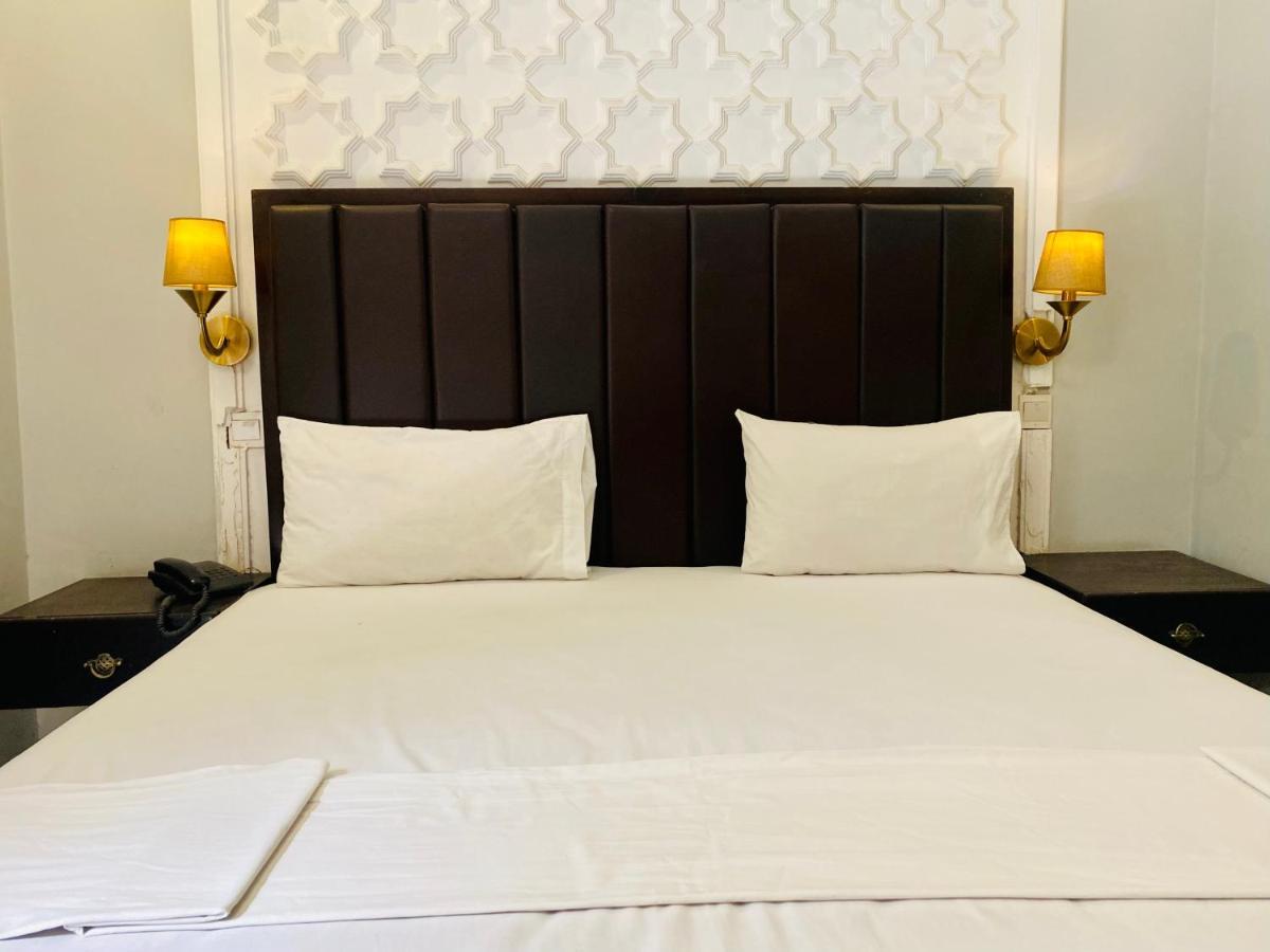 Hotel Royal One 木尔坦 外观 照片