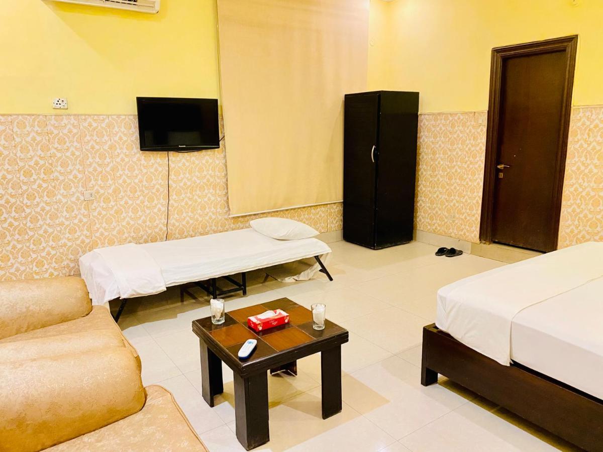 Hotel Royal One 木尔坦 外观 照片